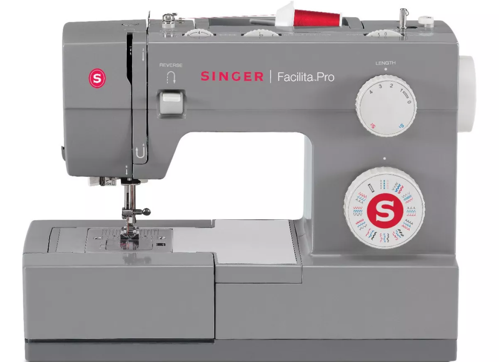 A Singer Facilita Pro 4432 é uma máquina de costura de alta performance, projetada para atender tanto costureiros iniciantes quanto aqueles com experiência